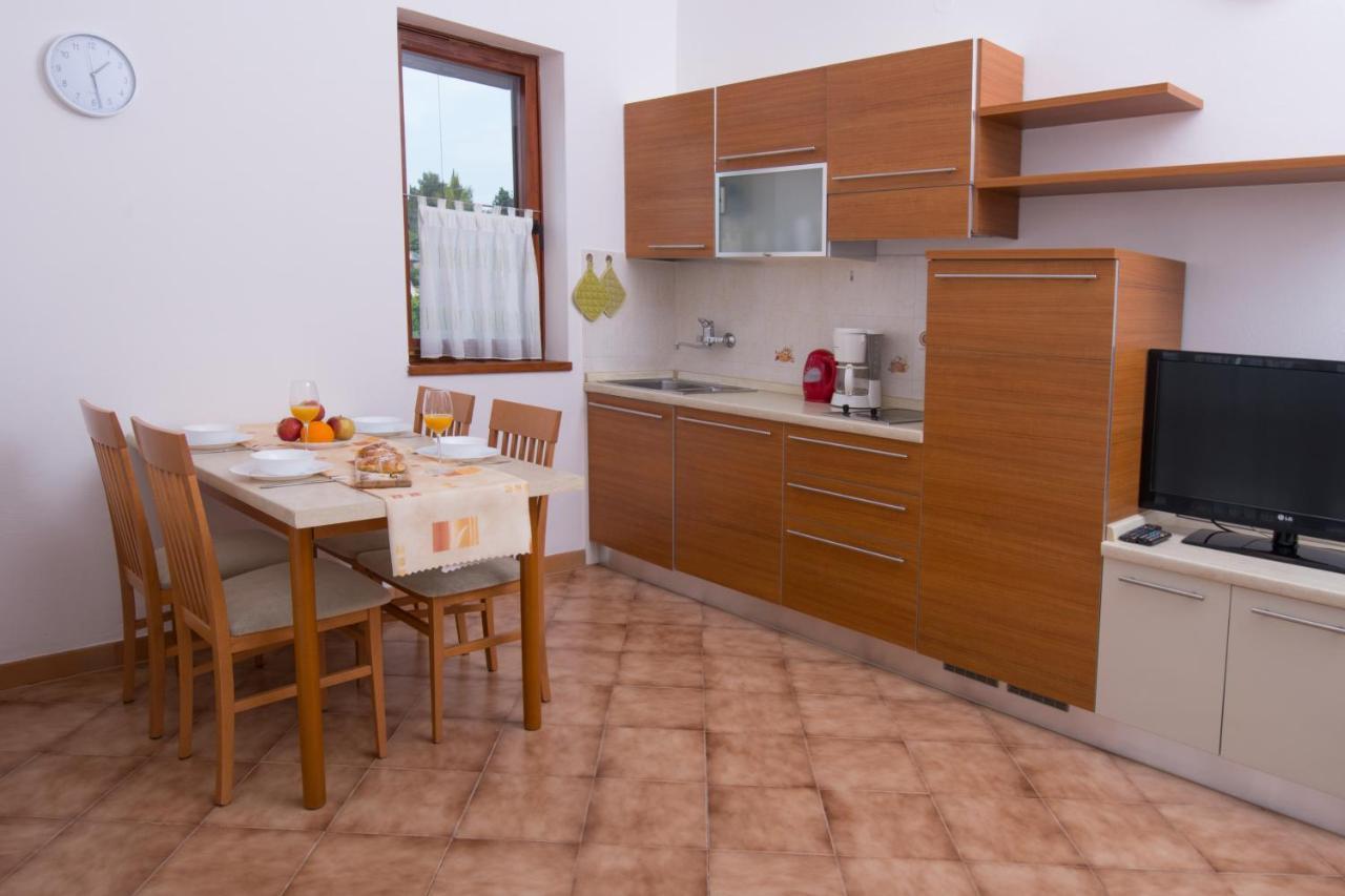 Apartments Mira 1 Премантура Екстериор снимка